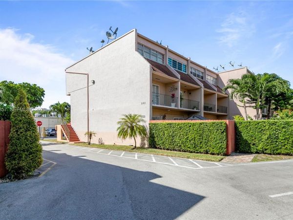 840 SW 105th Ave, Unit 310, Miami, FL 33174