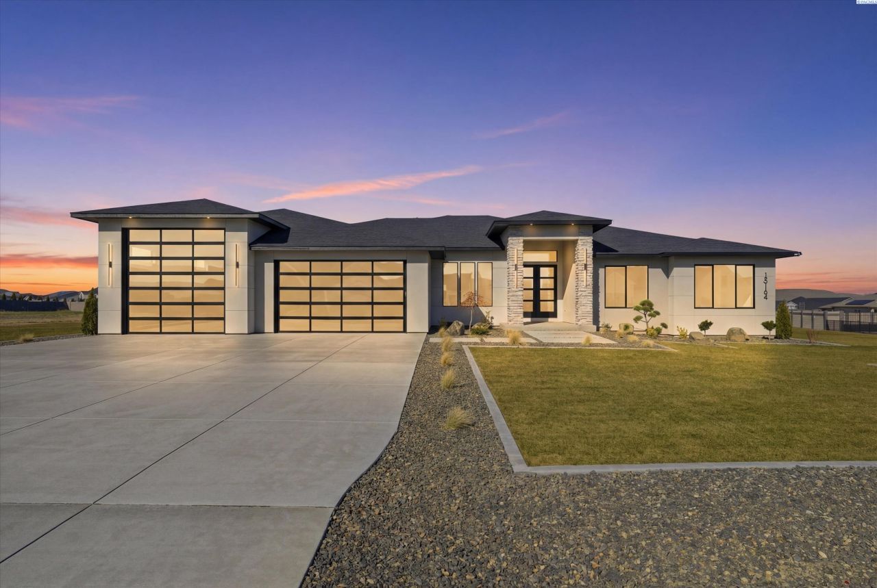 15164 Furlong Ln, Kennewick, WA 99338 Main Photo