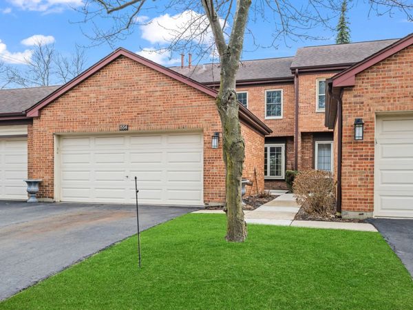 1554 N WINDSOR Drive , Arlington Heights, IL 60004