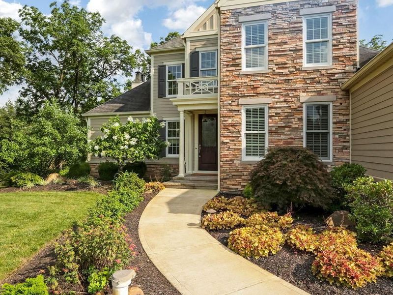 6577 Plesenton Drive S, Worthington, OH 43085 Photo 2