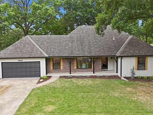 7401 W 101st Street, Overland Park, KS 66212