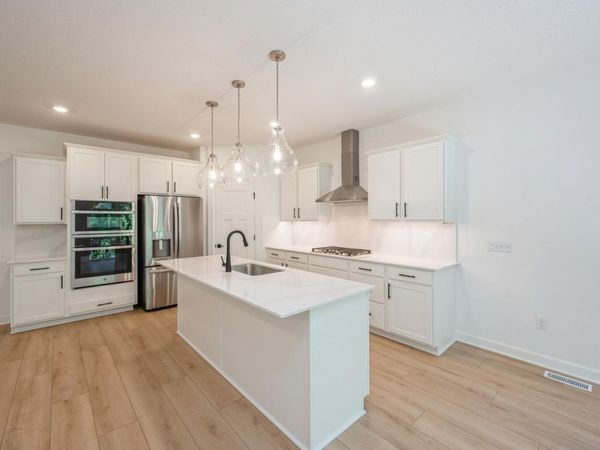 5192 Long Pointe Bay, Woodbury, MN 55129