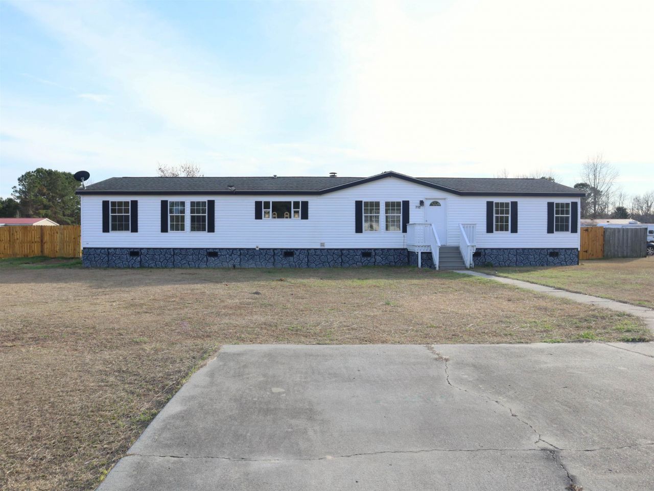 712 Libbys Ln. Photo 2