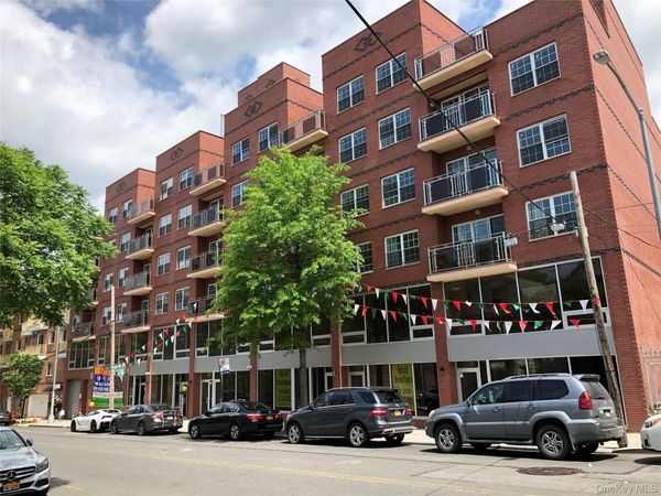 35-19 Leavitt Street, Unit 2I, Flushing, NY 11354