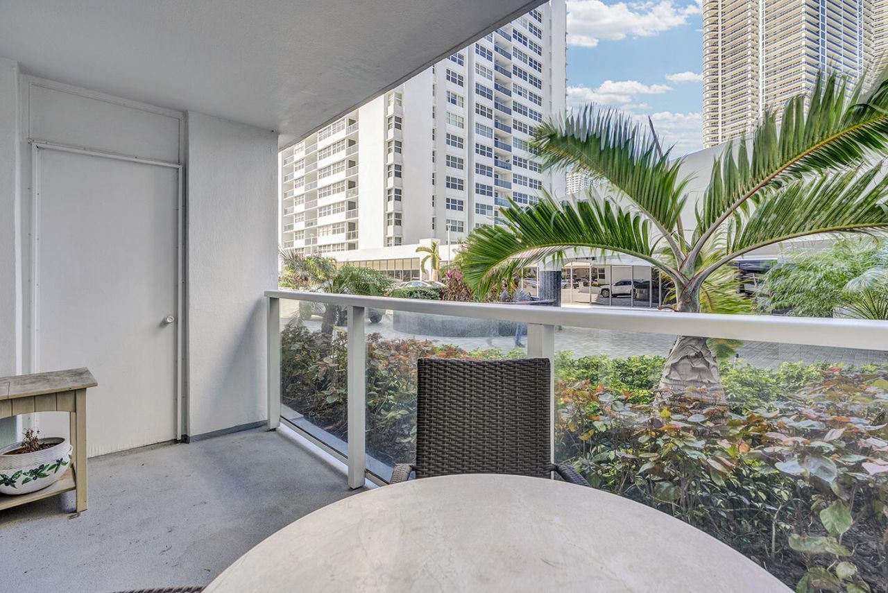 1904 S Ocean Drive, Unit 201, Hallandale Beach, FL 33009 Photo