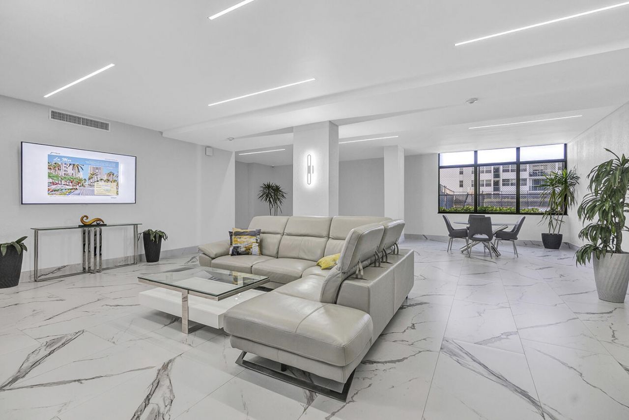 1904 S Ocean Drive, Unit 201, Hallandale Beach, FL 33009 Photo