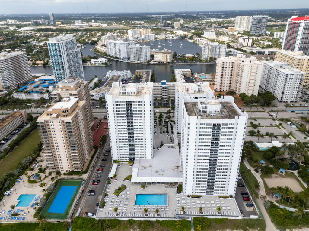 1904 S Ocean Drive, Unit 201, Hallandale Beach, FL 33009 Photo