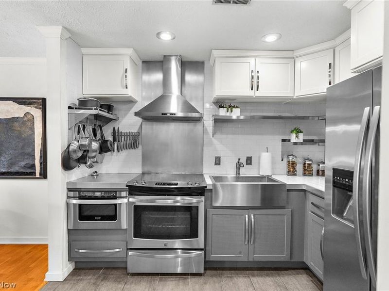 4464 Willowcreek Drive , Warren, OH 44484 Photo 4