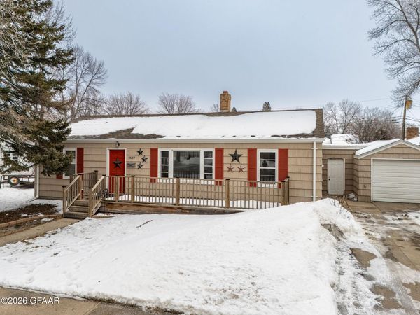 1527 CHERRY Street , Grand Forks, ND 58201