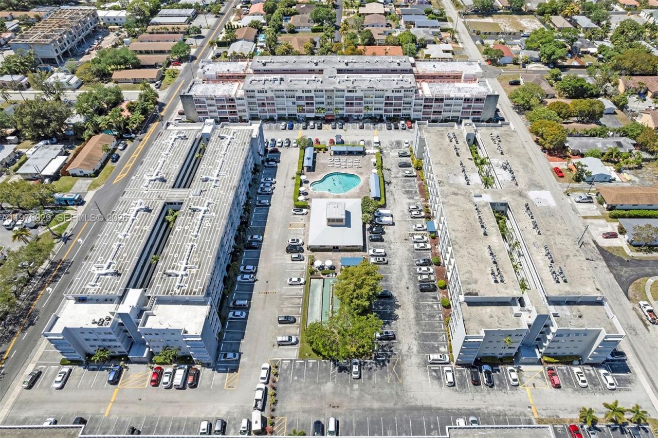 330 SE 2nd St , Unit 103G, Hallandale Beach, FL 33009 Photo