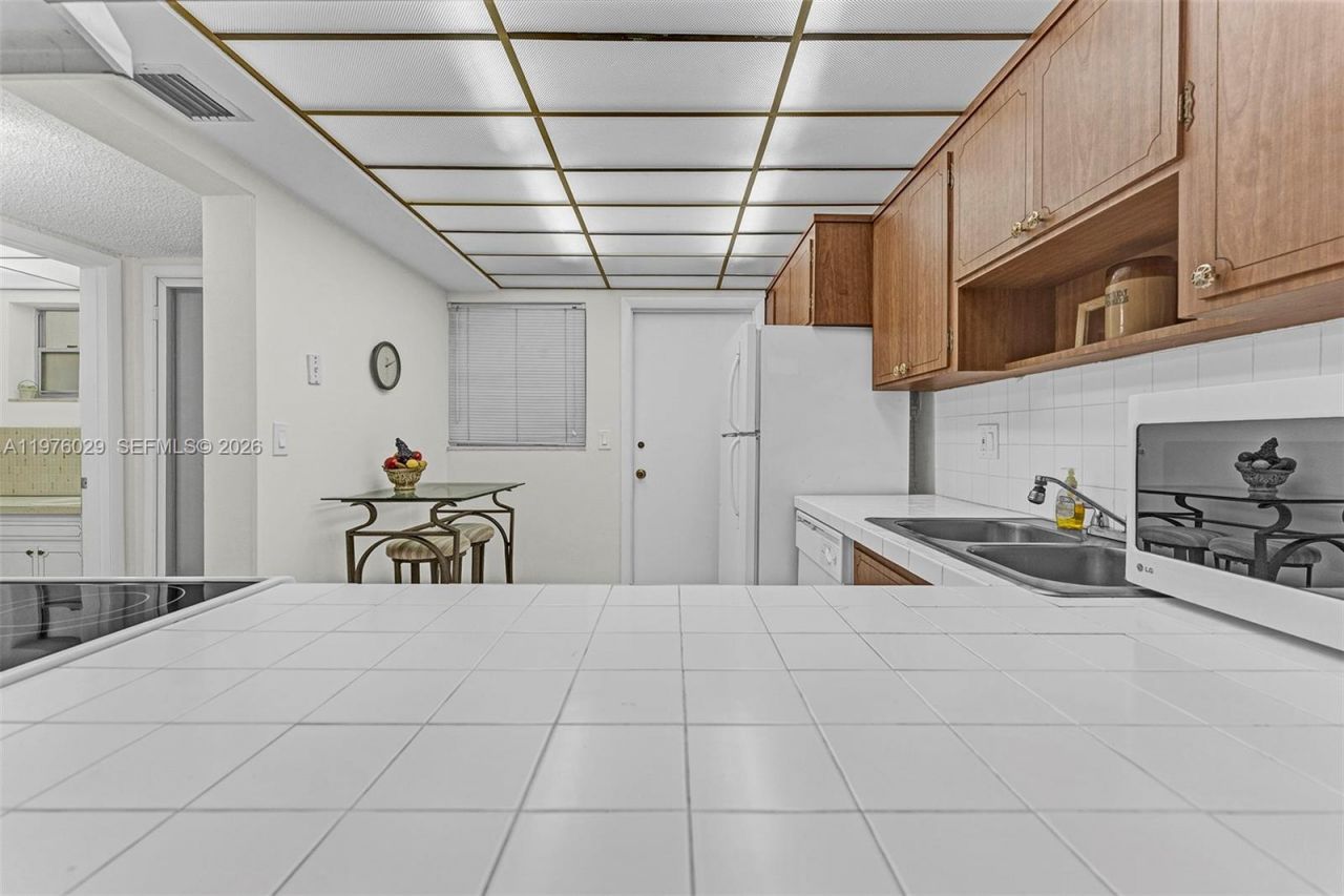 330 SE 2nd St , Unit 103G, Hallandale Beach, FL 33009 Photo