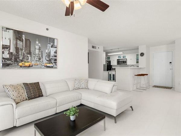 19555 E Country Club Dr, Unit 8208, Aventura, FL 33180