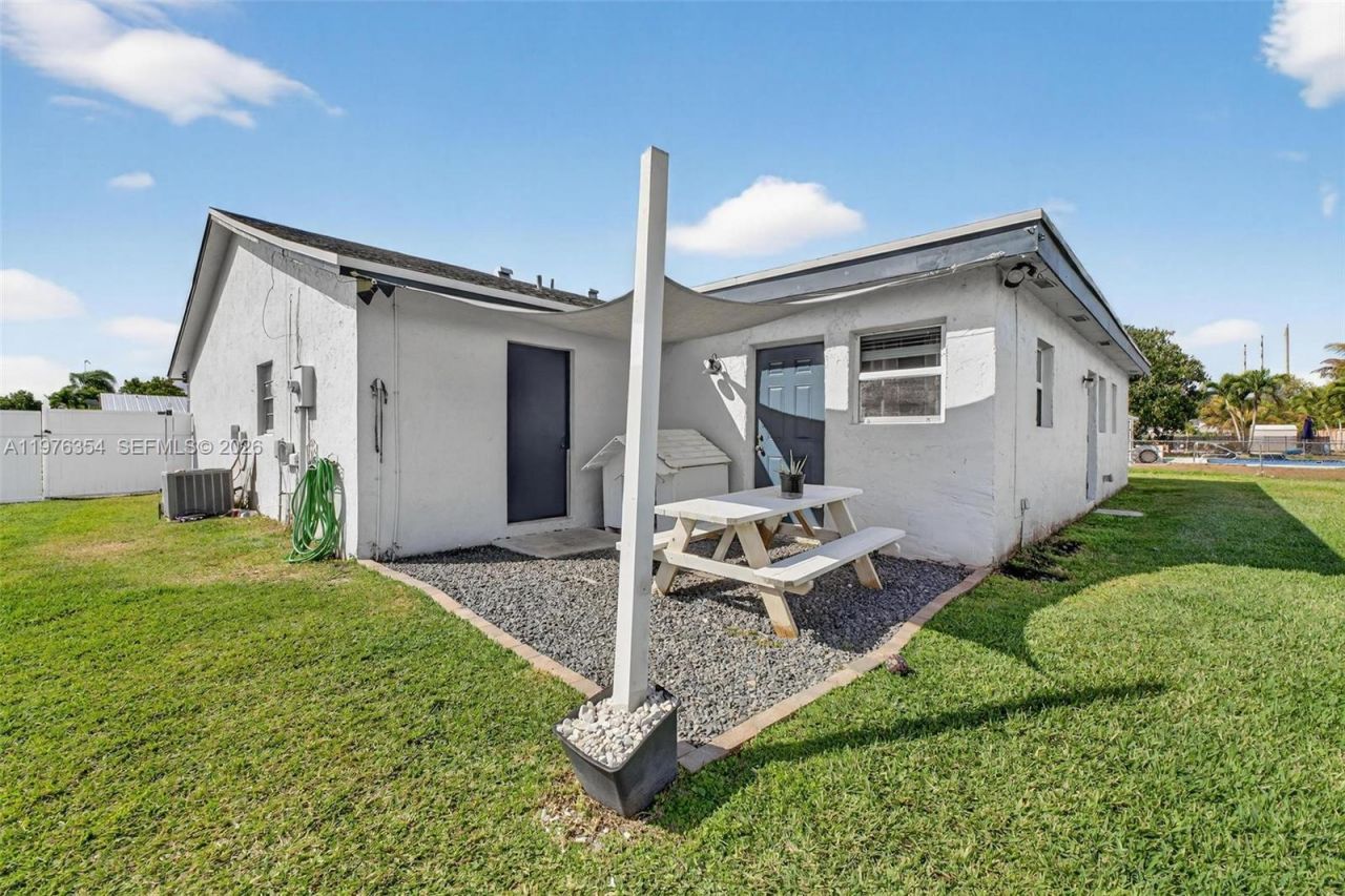 141 Eider Ct , Royal Palm Beach, FL 33411 Photo