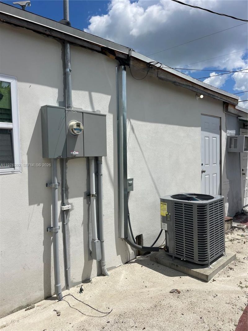 10415 NW 35th Ave , Miami, FL 33147 Photo