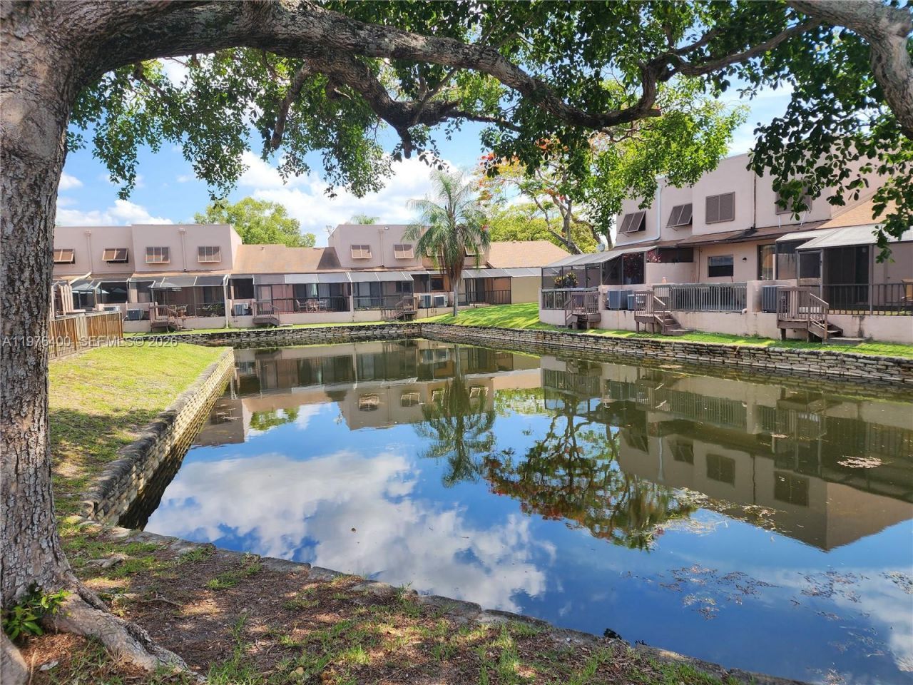 12305 NW 11, Unit 12305, Pembroke Pines, FL 33026 Photo