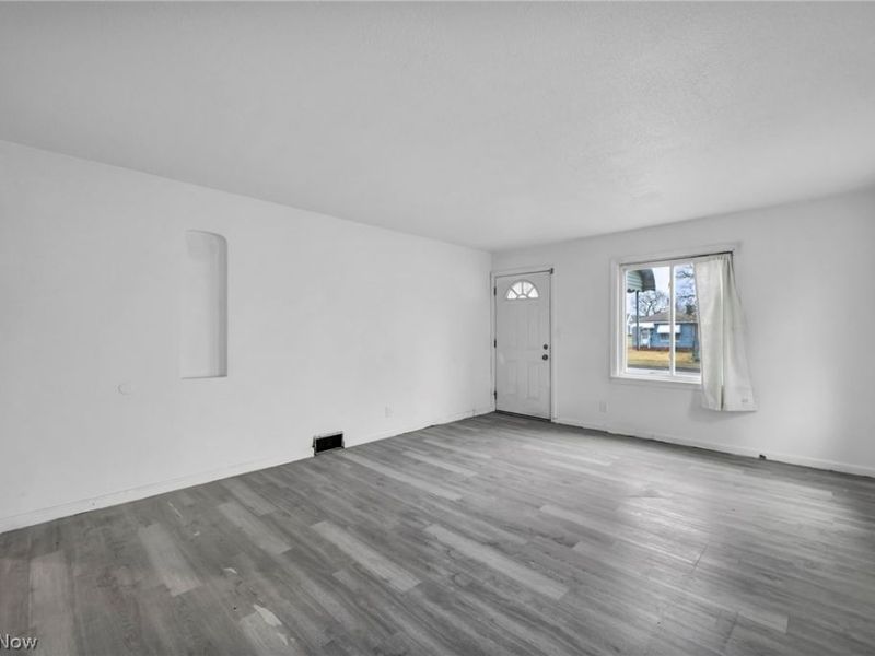 14905 Harvard Avenue , Cleveland, OH 44128 Photo 4