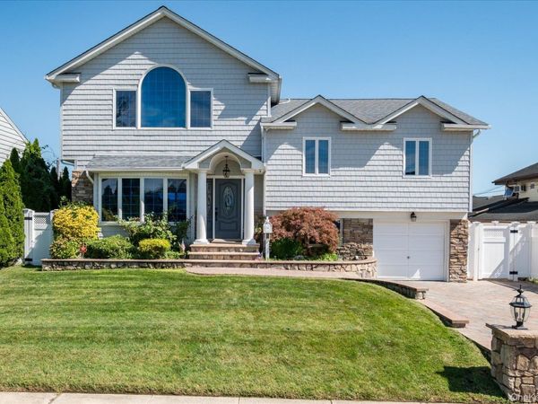 3235 Ilene Lane , Levittown, NY 11756