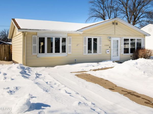 1202 S 19TH Street, Grand Forks, ND 58201