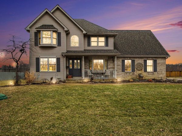 22 Covington Drive, Valparaiso, IN 46385