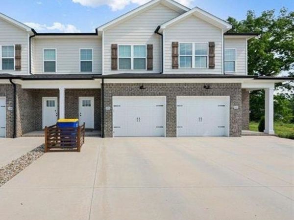 585 Yulan Circle, Bowling Green, KY 42104