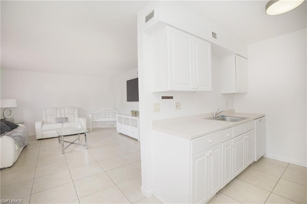 4635 Bayshore Dr, Unit P7, Naples, FL 34112 Photo