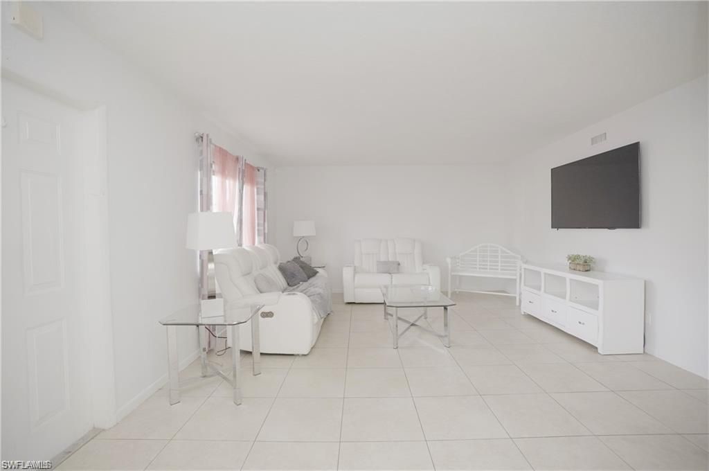 4635 Bayshore Dr, Unit P7, Naples, FL 34112 Photo