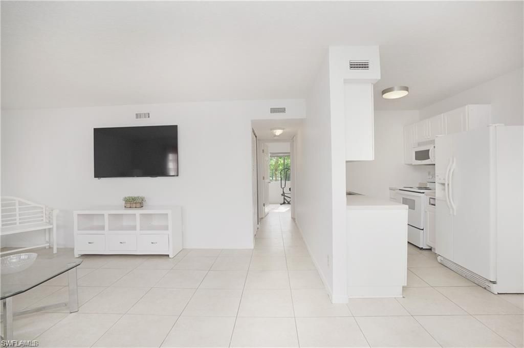 4635 Bayshore Dr, Unit P7, Naples, FL 34112 Photo