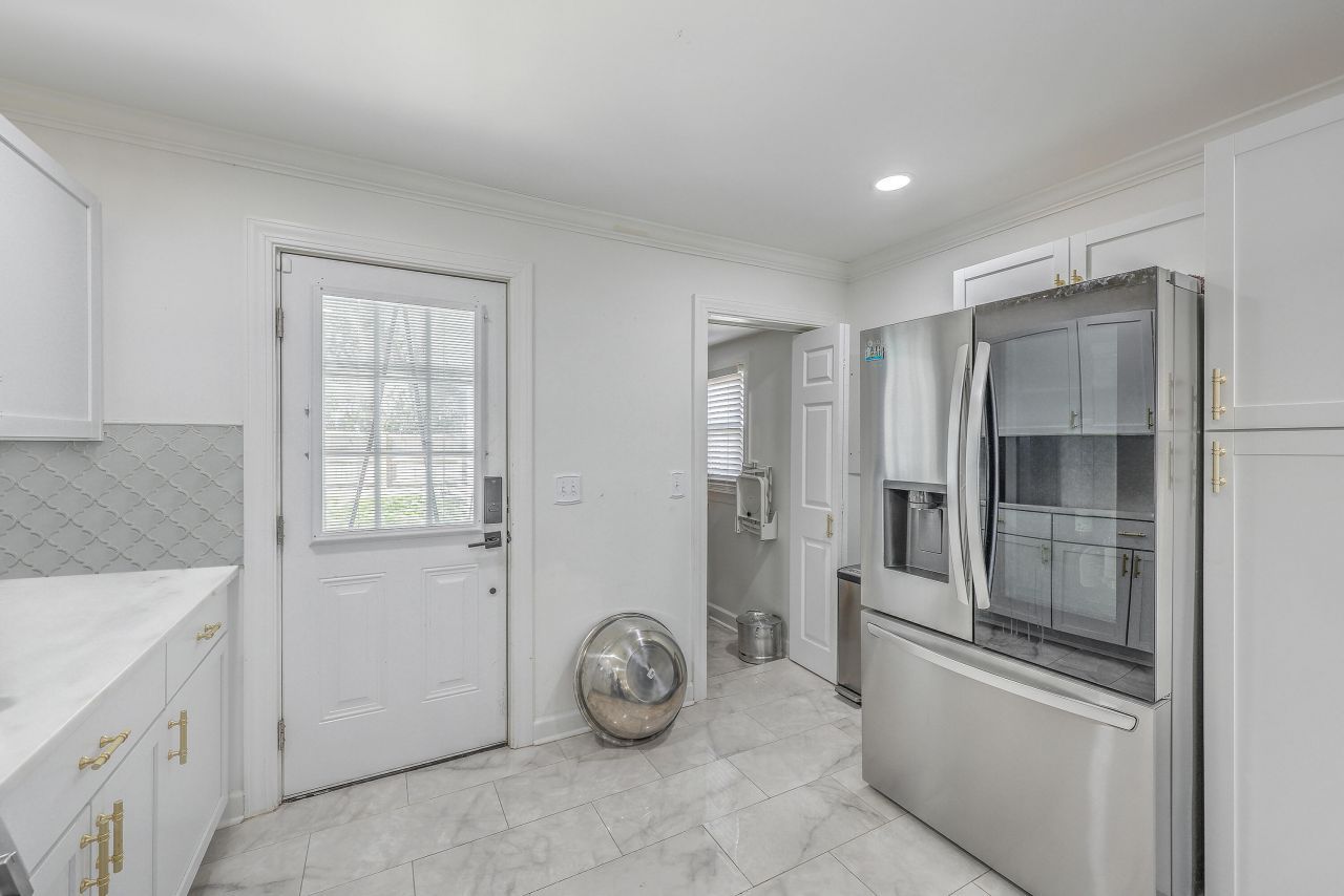 1024 W Recess Road Photo 14