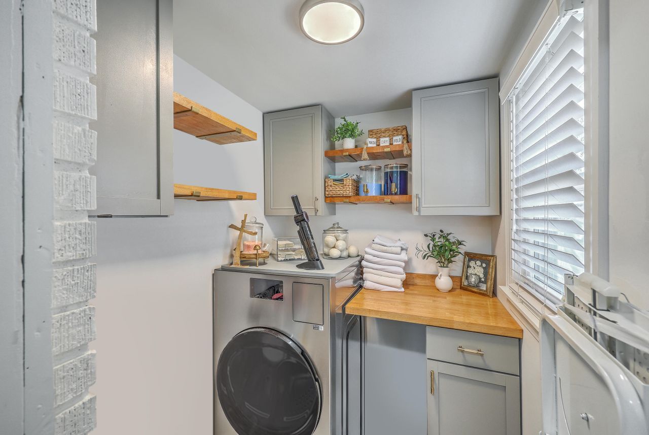 1024 W Recess Road Photo 15