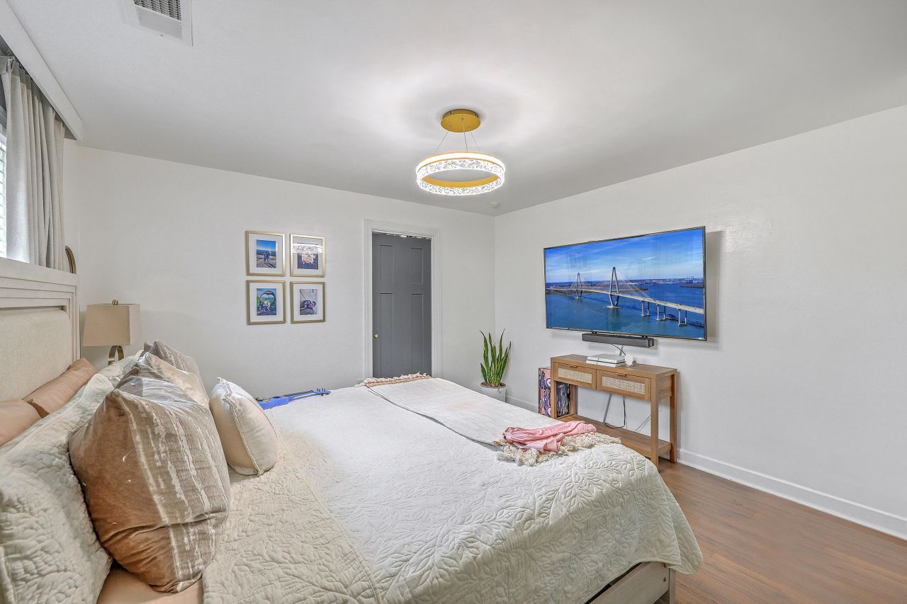 1024 W Recess Road Photo 16