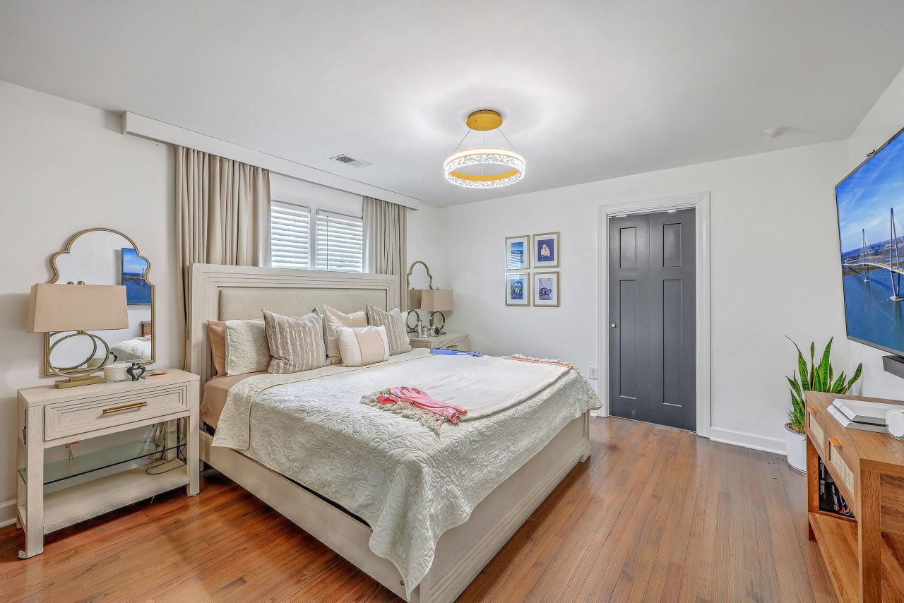 1024 W Recess Road Photo 17