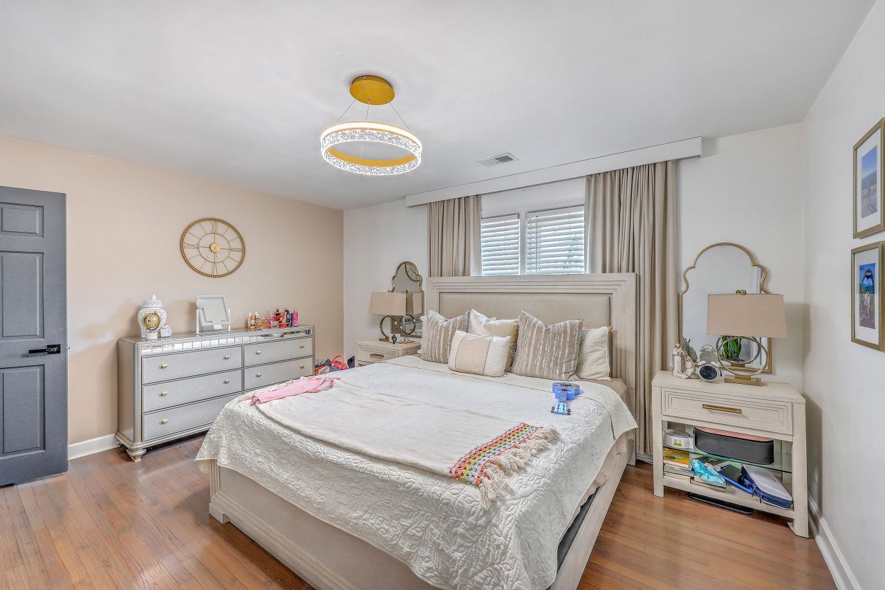 1024 W Recess Road Photo 18