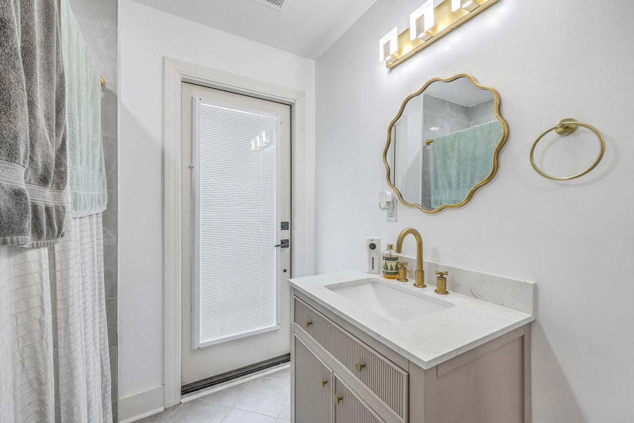 1024 W Recess Road Photo 23