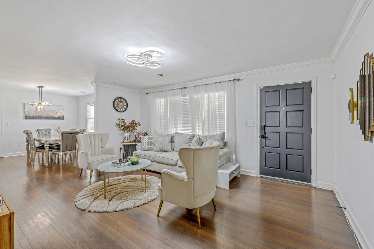 1024 W Recess Road Photo 6