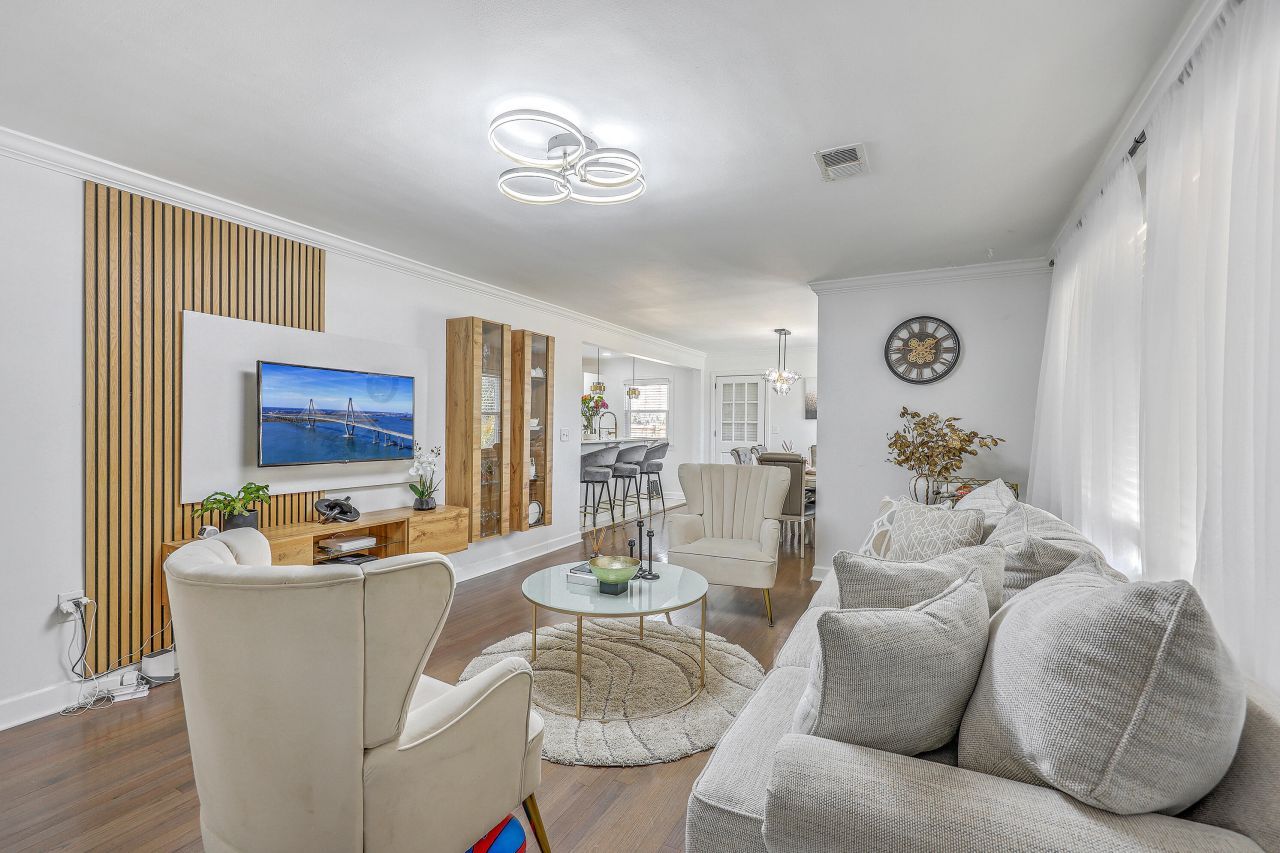 1024 W Recess Road Photo 7