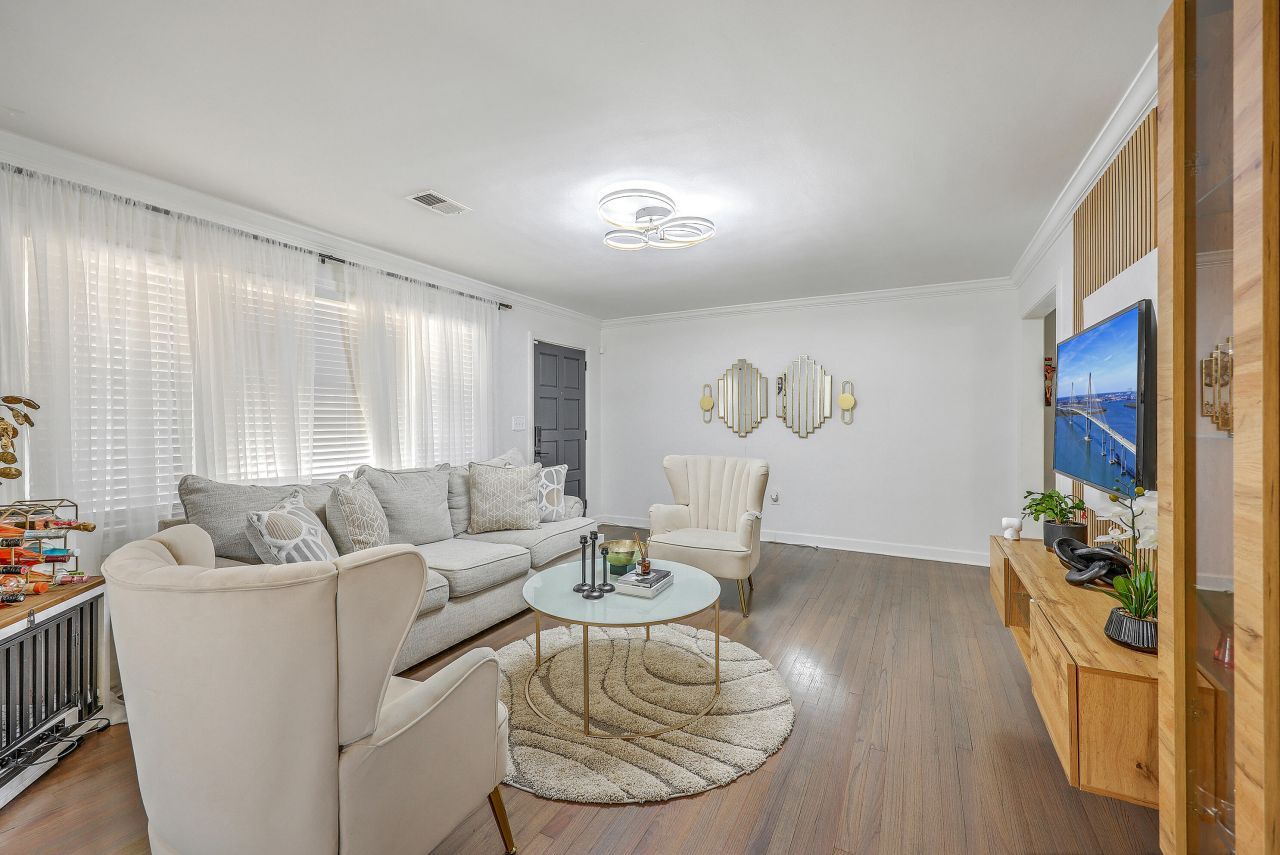 1024 W Recess Road Photo 8