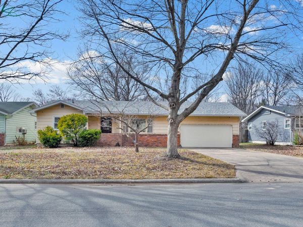 2323 S Hampton Avenue, Springfield, MO 65807