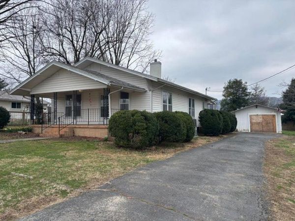 97 Wheeler Avenue, Pikeville, TN 37367