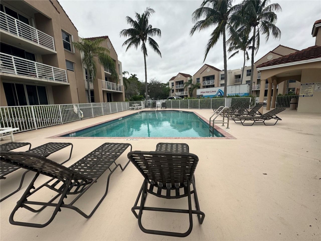 2711 Ocean Club Blvd, Unit 202, Dania Beach, FL 33019 Photo