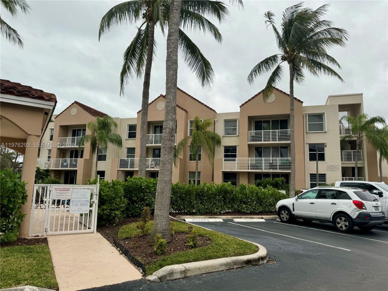 2711 Ocean Club Blvd, Unit 202, Dania Beach, FL 33019 Photo