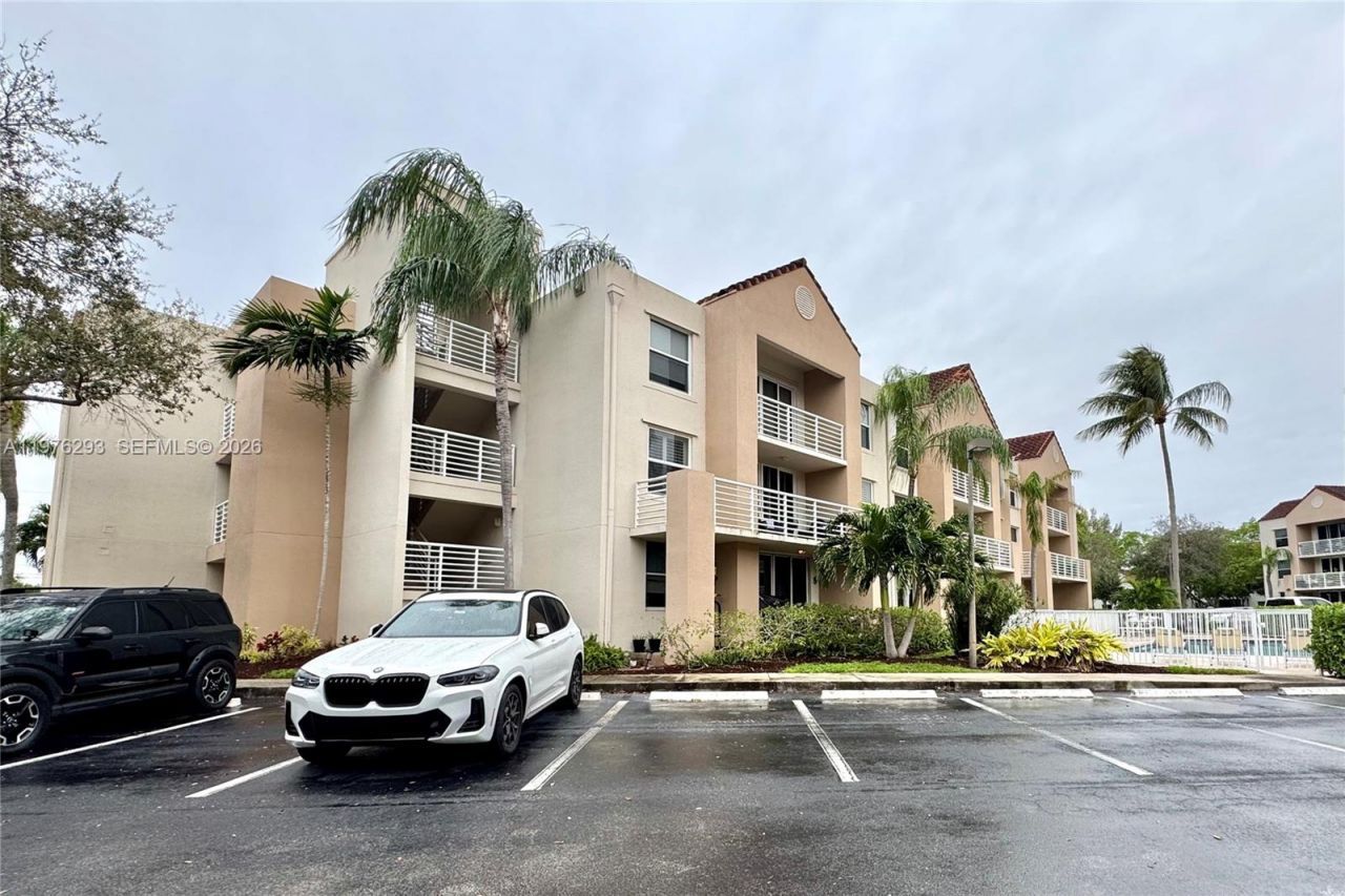 2711 Ocean Club Blvd, Unit 202, Dania Beach, FL 33019 Photo