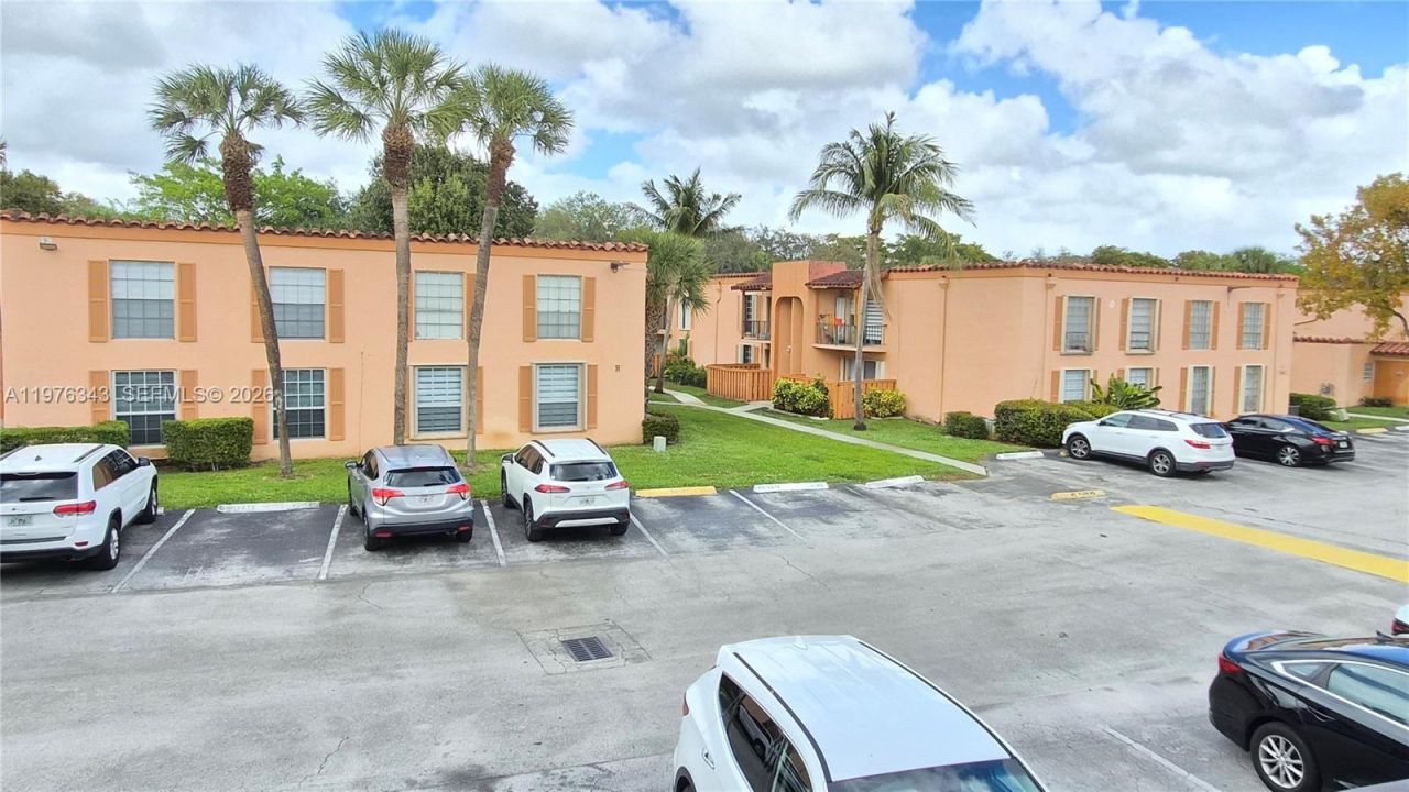 7220 Fairway Dr, Unit G8, Miami Lakes, FL 33014 Photo