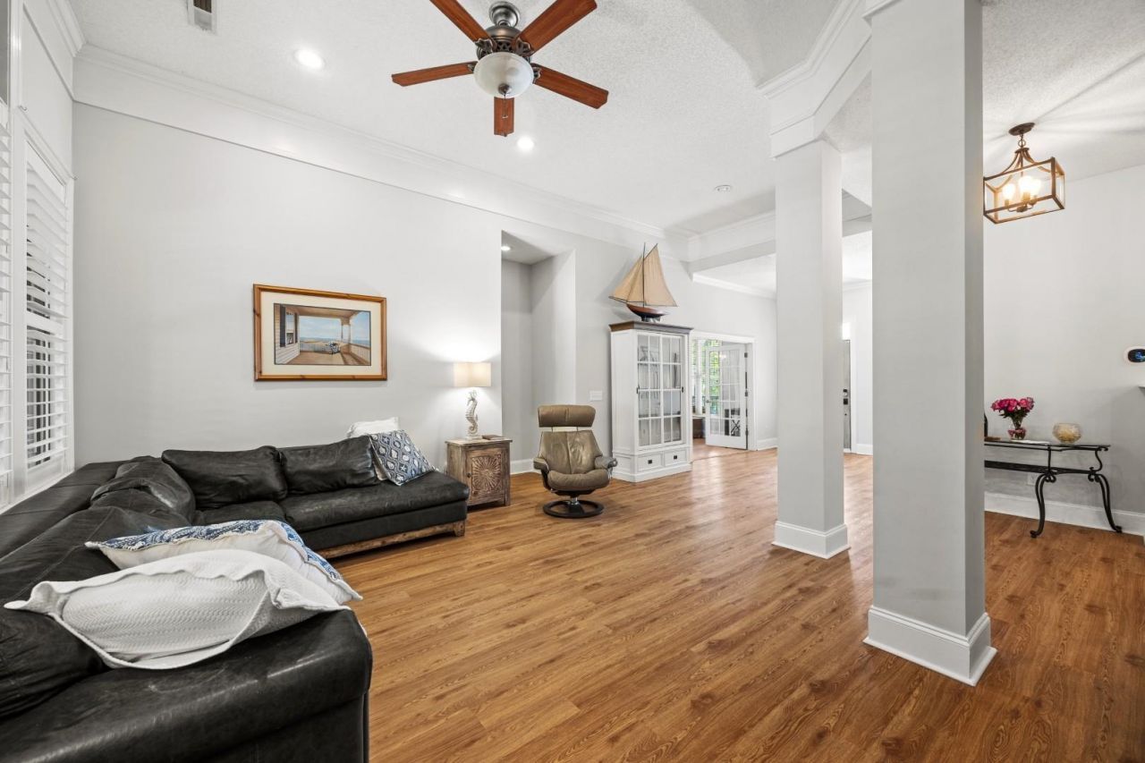 4827 Bucks Bluff Dr. Photo 6