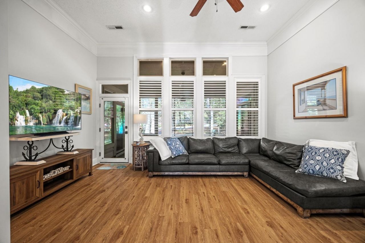 4827 Bucks Bluff Dr. Photo 9