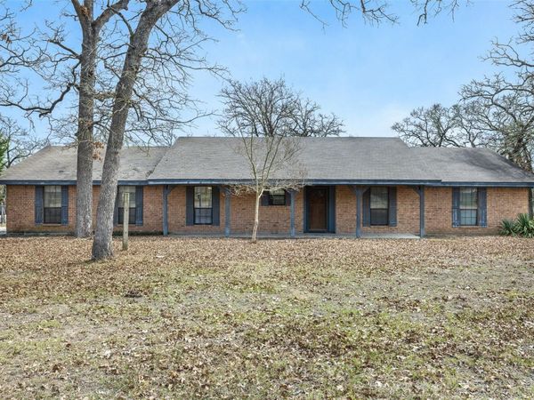 1196 Sherrill LN , Lexington, TX 78947
