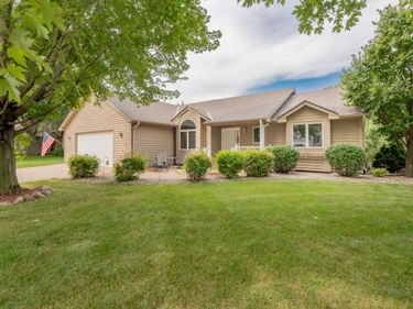 910 Deercreek Parkway, Belle Plaine, MN 56011