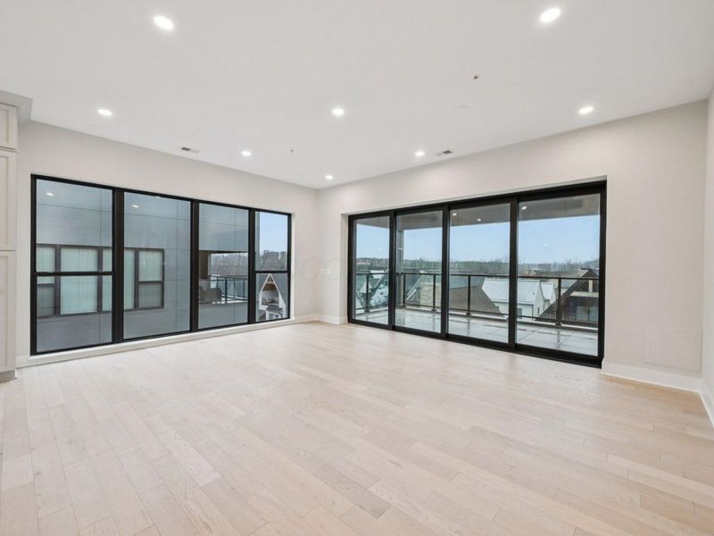 2867 Kobuk Drive, Unit 404, Columbus, OH 43228 Photo 12