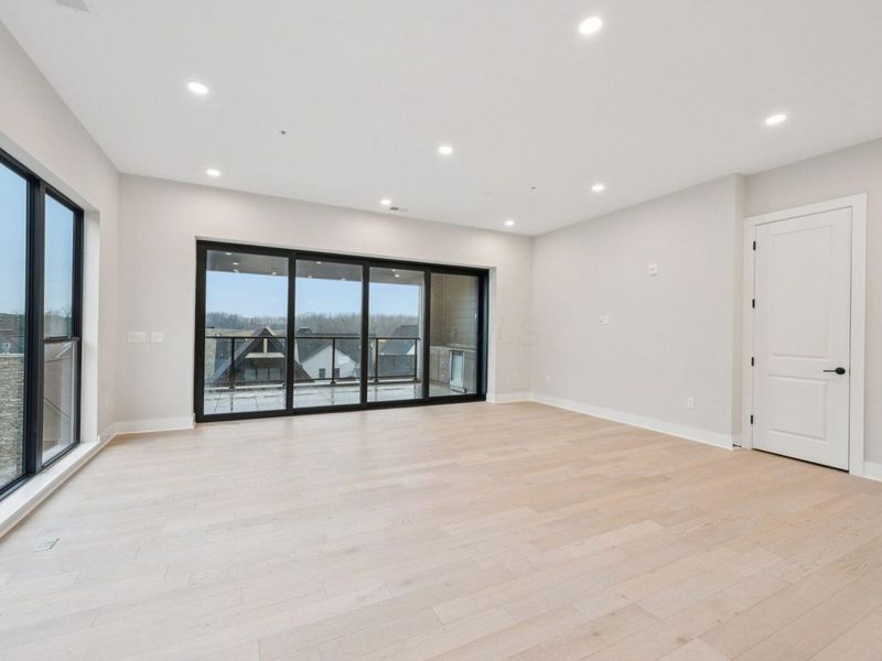 2867 Kobuk Drive, Unit 404, Columbus, OH 43228 Photo 14