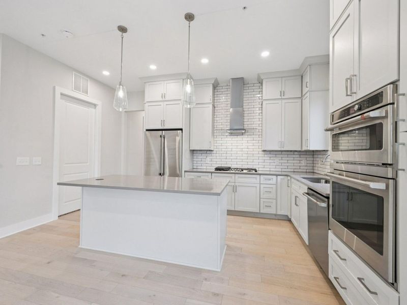 2867 Kobuk Drive, Unit 404, Columbus, OH 43228 Photo 3