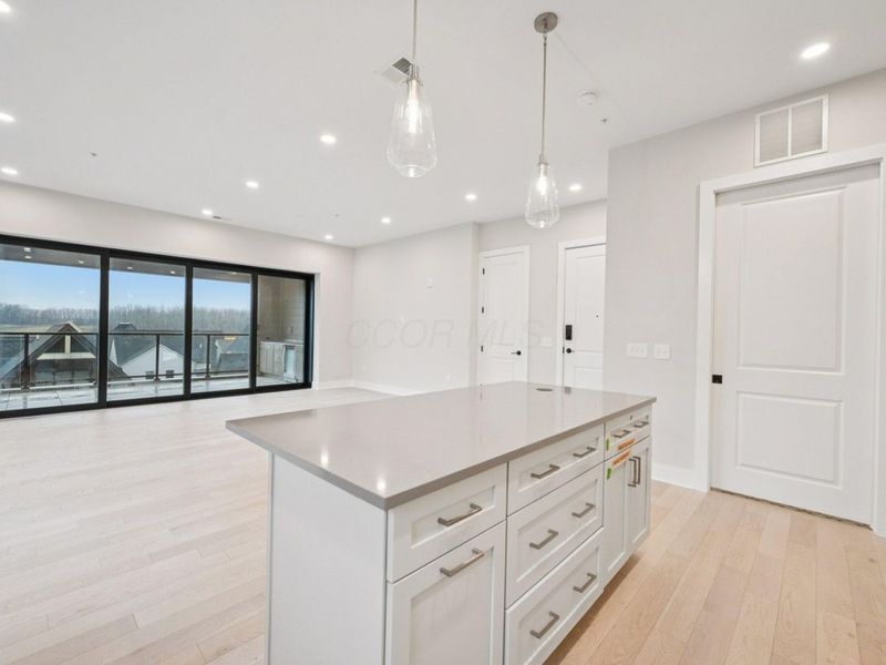 2867 Kobuk Drive, Unit 404, Columbus, OH 43228 Photo 6